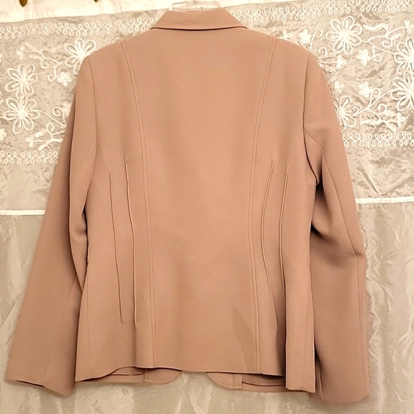 Laura Studio Tailored Tan Blazer, LIKE NEW. Fully Lined, Pockets! 10 - Picture 5 of 9